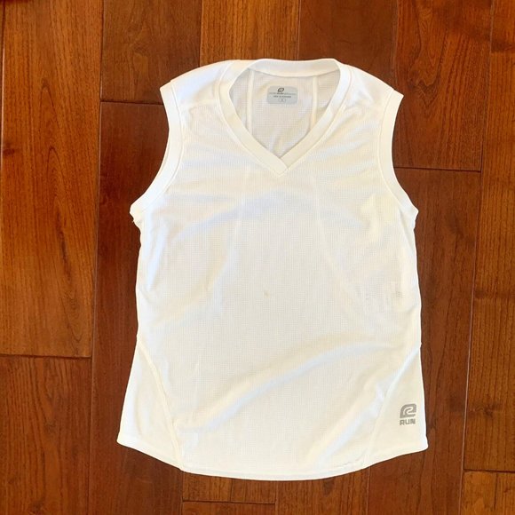 Road Runner Sports Sleeveless White Textured V-Neck Tee size xs running … - Picture 2 of 9